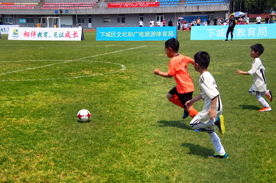 大约在2009年又“不失时机”地提高了输往乌克兰的天然气价格